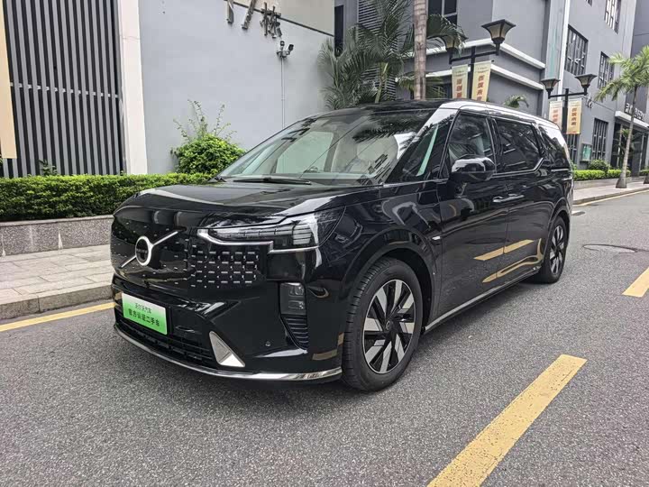 Фото 1 - Volvo EM90