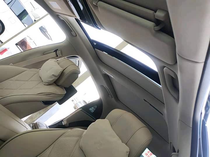 Фото 11 - Mercedes-Benz Maybach S-Class