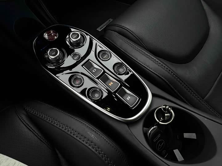 Фото 9 - McLaren GT