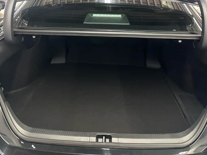 Фото 10 - Toyota Camry