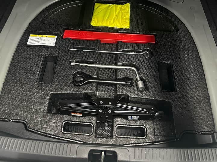 Фото 11 - Toyota Camry