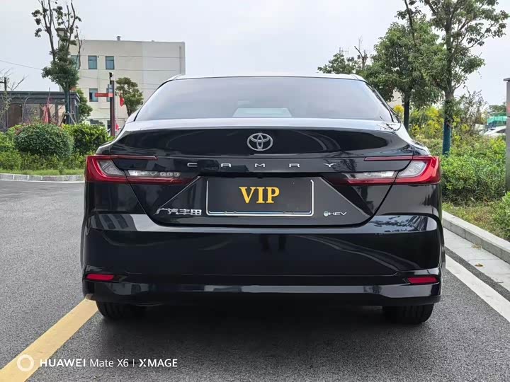 Фото 4 - Toyota Camry