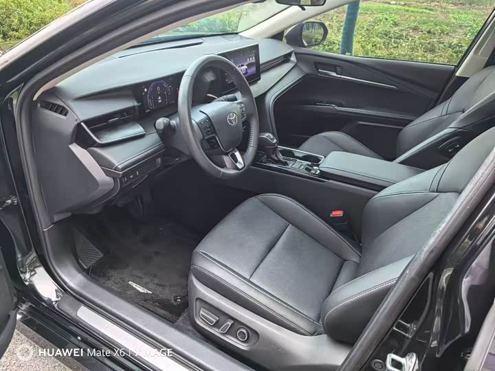 Фото 6 - Toyota Camry