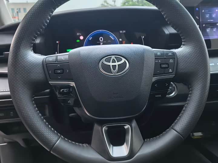 Фото 7 - Toyota Camry
