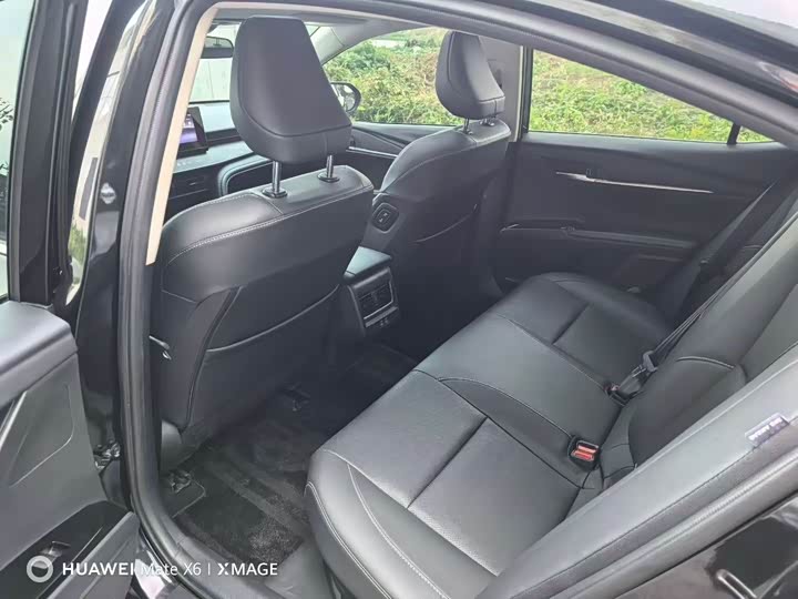 Фото 8 - Toyota Camry