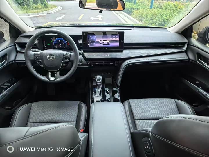 Фото 9 - Toyota Camry