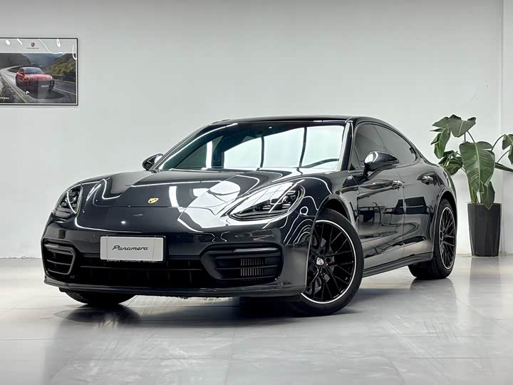 Фото 1 - Porsche Panamera