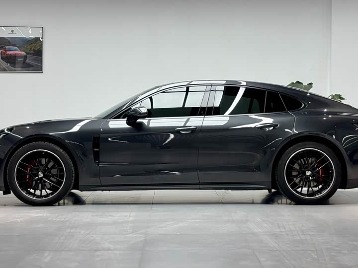 Фото 3 - Porsche Panamera