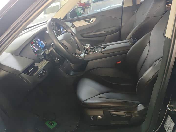 Фото 15 - Hongqi E-QM5