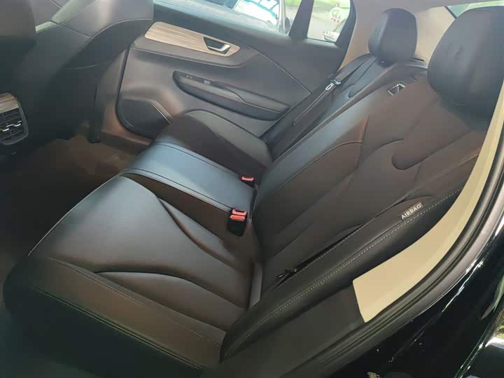 Фото 17 - Hongqi E-QM5