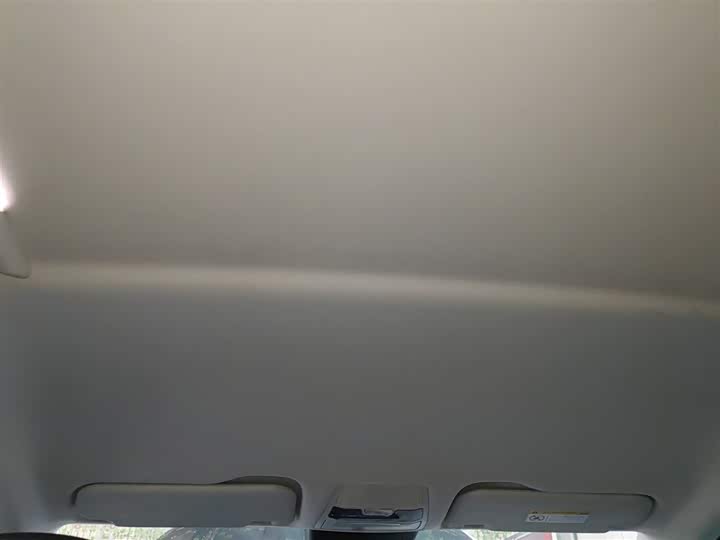 Фото 18 - Hongqi E-QM5