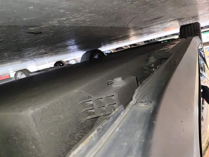 Фото 22 - Hongqi E-QM5