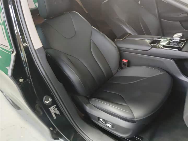 Фото 25 - Hongqi E-QM5