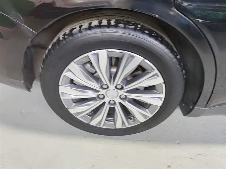 Фото 26 - Hongqi E-QM5