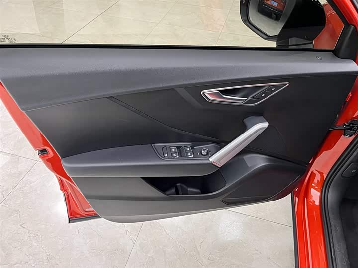 Фото 10 - Audi Q2L