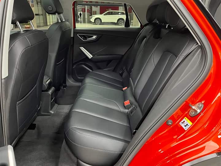 Фото 13 - Audi Q2L