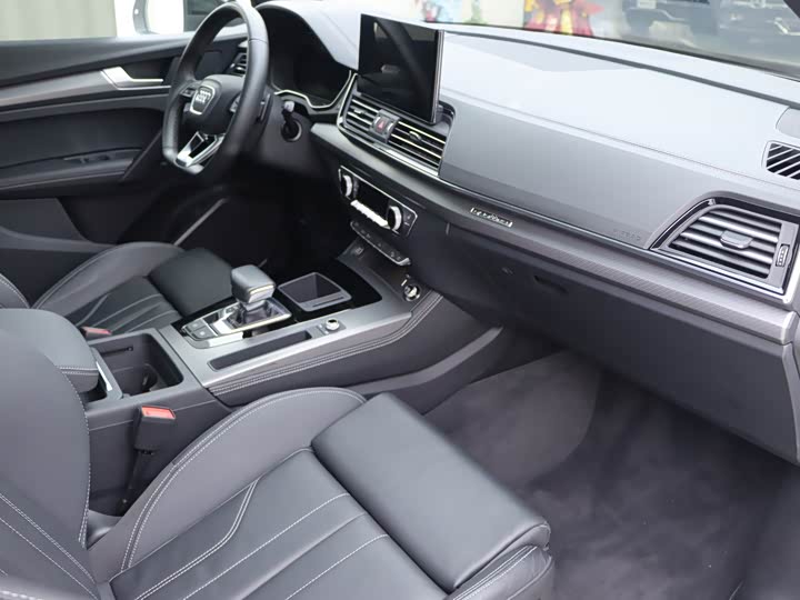 Фото 10 - Audi Q5L