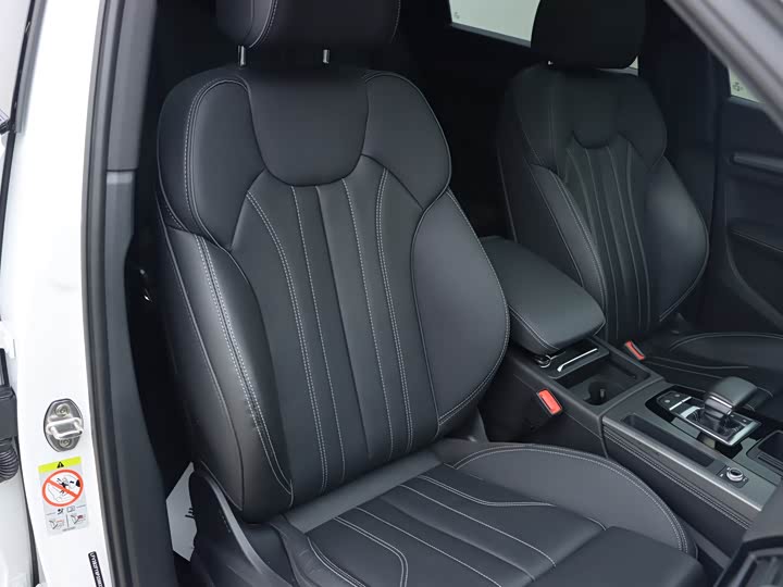 Фото 11 - Audi Q5L