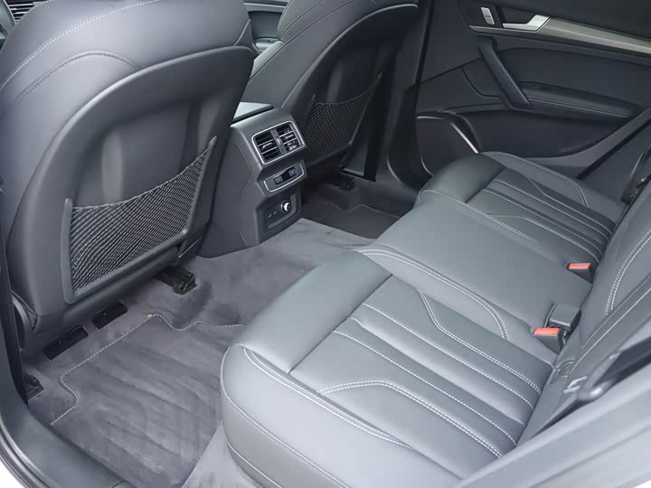 Фото 13 - Audi Q5L