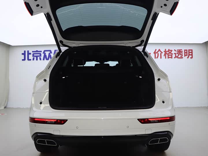 Фото 23 - Audi Q5L