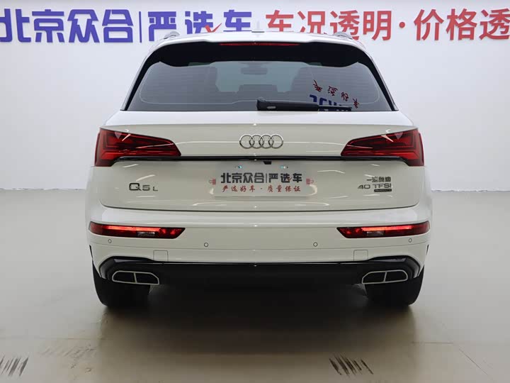 Фото 24 - Audi Q5L