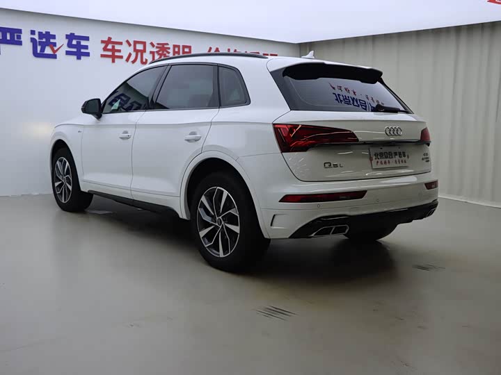 Фото 25 - Audi Q5L