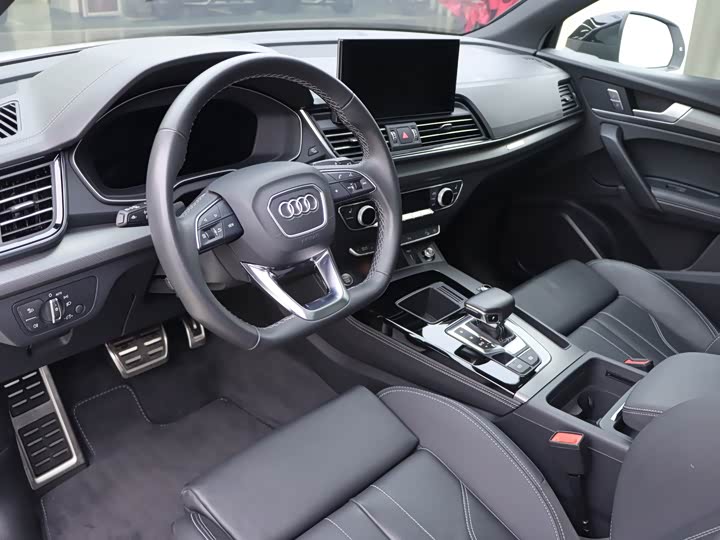 Фото 6 - Audi Q5L