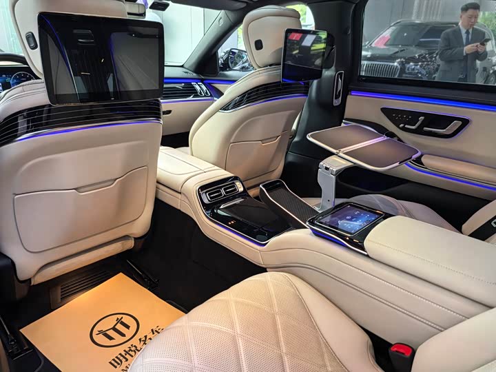 Фото 13 - Mercedes-Benz S-Class