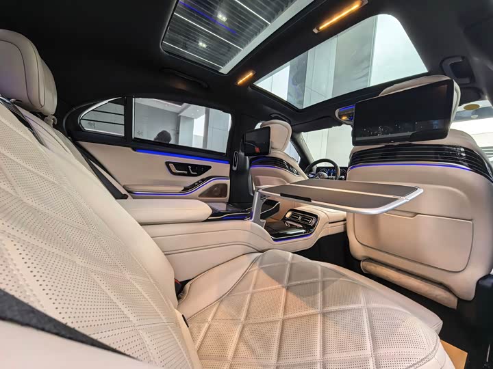 Фото 14 - Mercedes-Benz S-Class