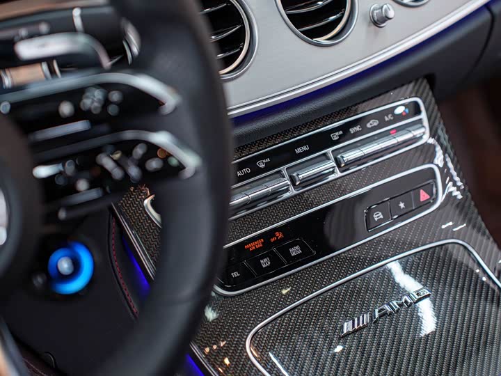 Фото 15 - Mercedes-Benz E-Class AMG