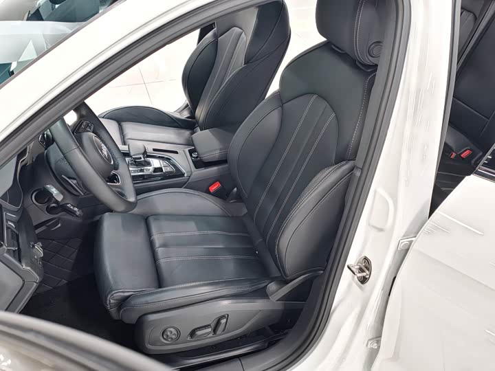 Фото 8 - Audi A4L