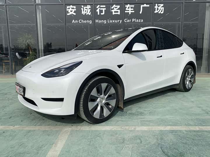 Фото 1 - Tesla Model Y