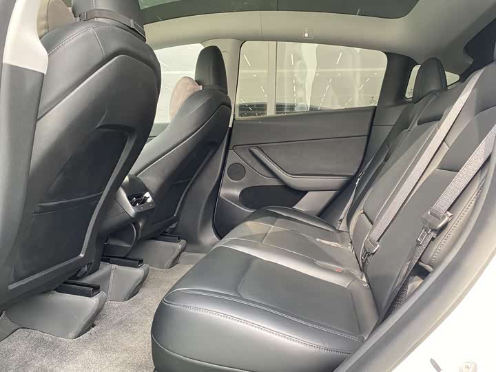 Фото 13 - Tesla Model Y