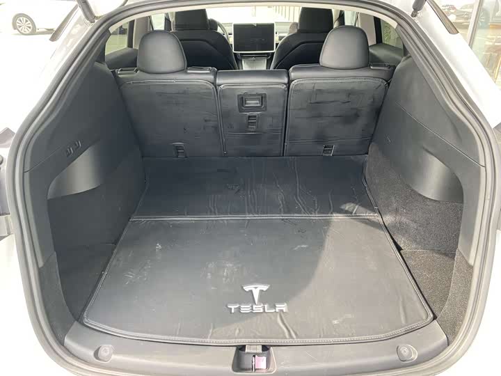 Фото 14 - Tesla Model Y