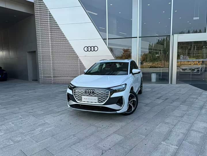 Фото 1 - Audi Q4 e-tron