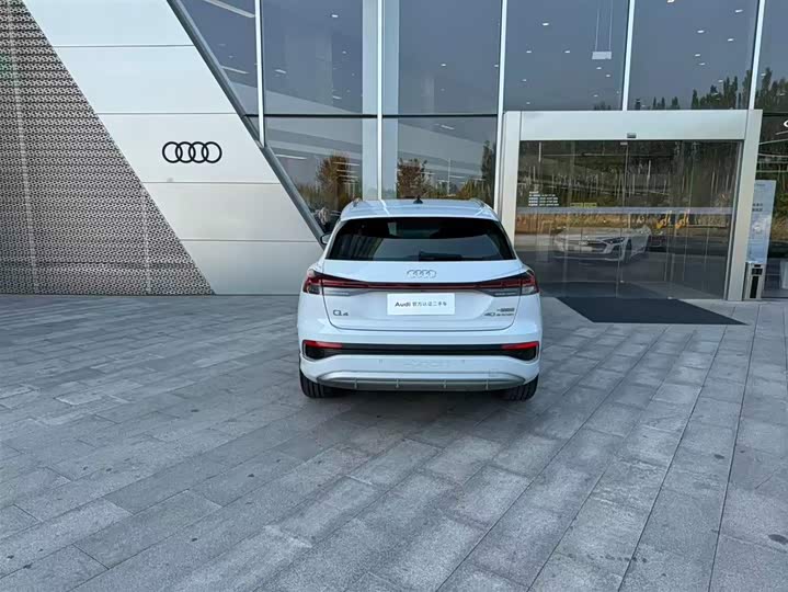 Фото 2 - Audi Q4 e-tron