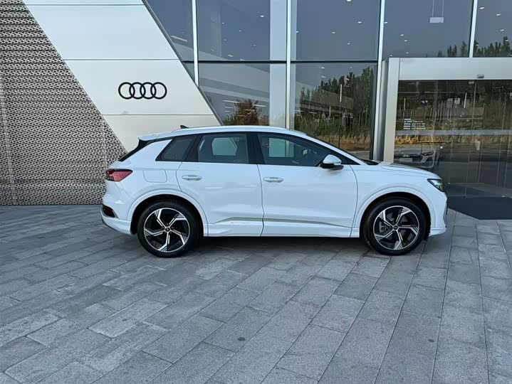 Фото 4 - Audi Q4 e-tron