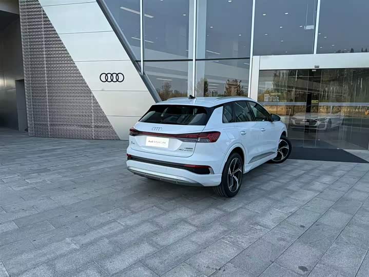 Фото 5 - Audi Q4 e-tron