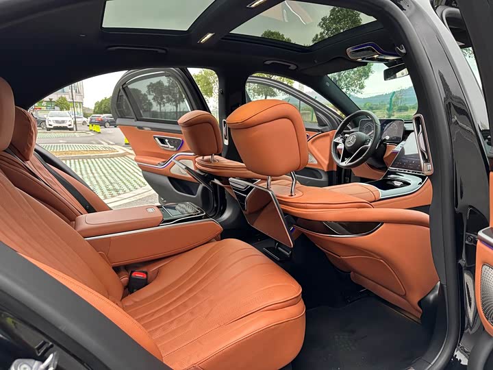 Фото 15 - Mercedes-Benz S-Class