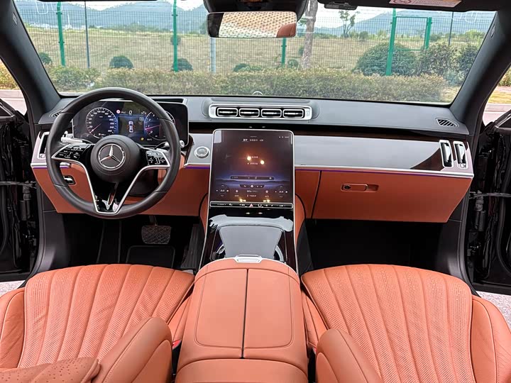 Фото 19 - Mercedes-Benz S-Class