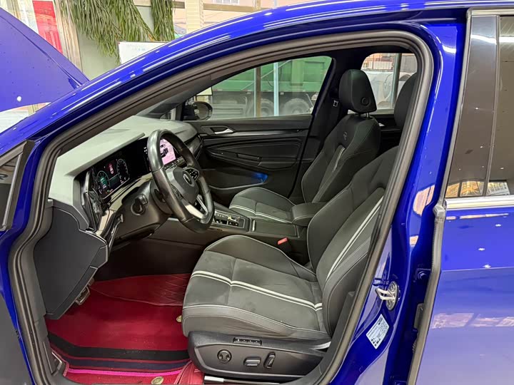 Фото 16 - Volkswagen Golf