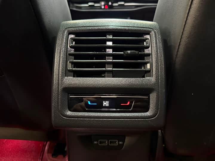 Фото 19 - Volkswagen Golf