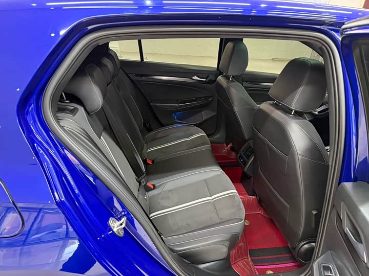 Фото 22 - Volkswagen Golf