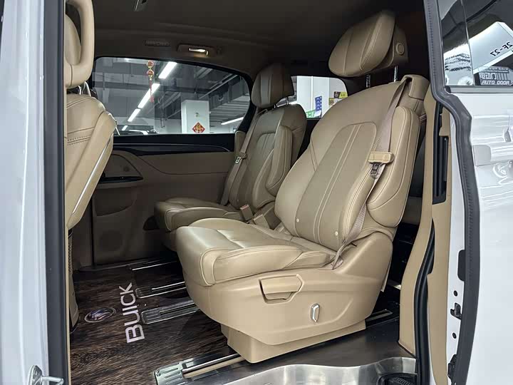 Фото 6 - Buick GL8 ES