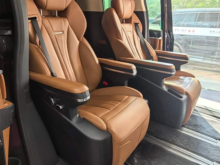 Фото 16 - Hongqi HQ9 Hybrid