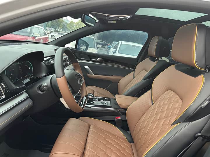 Фото 11 - BYD Tang Hybrid/EV