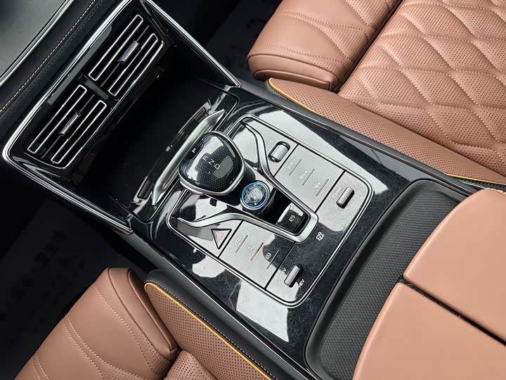 Фото 27 - BYD Tang Hybrid/EV