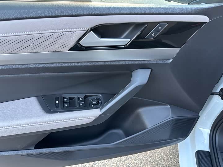 Фото 7 - Volkswagen Lavida