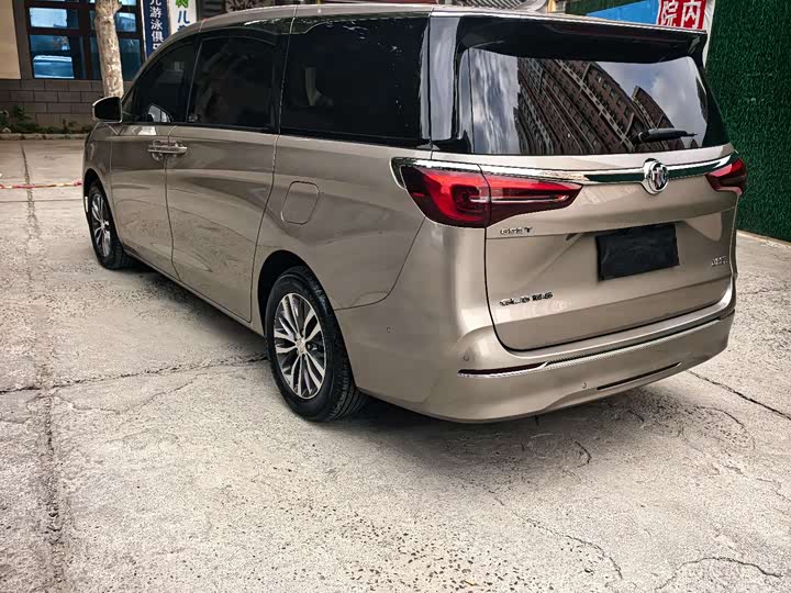 Фото 6 - Buick GL8 ES