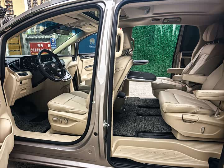 Фото 8 - Buick GL8 ES